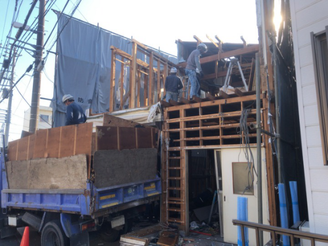 木造2階建て解体工事(神奈川県横浜市金沢区六浦)　工事中の様子です。